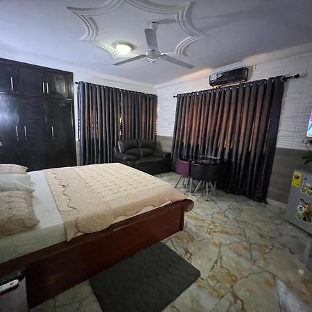 Nesta Barron -Home Away From Home North Legon 外观 照片