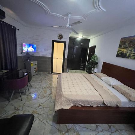 Nesta Barron -Home Away From Home North Legon 外观 照片