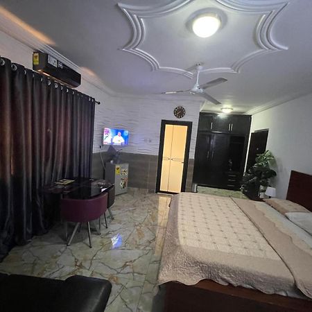 Nesta Barron -Home Away From Home North Legon 外观 照片
