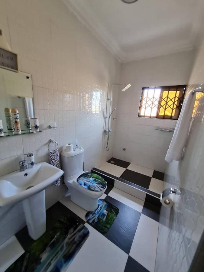Nesta Barron -Home Away From Home North Legon 外观 照片