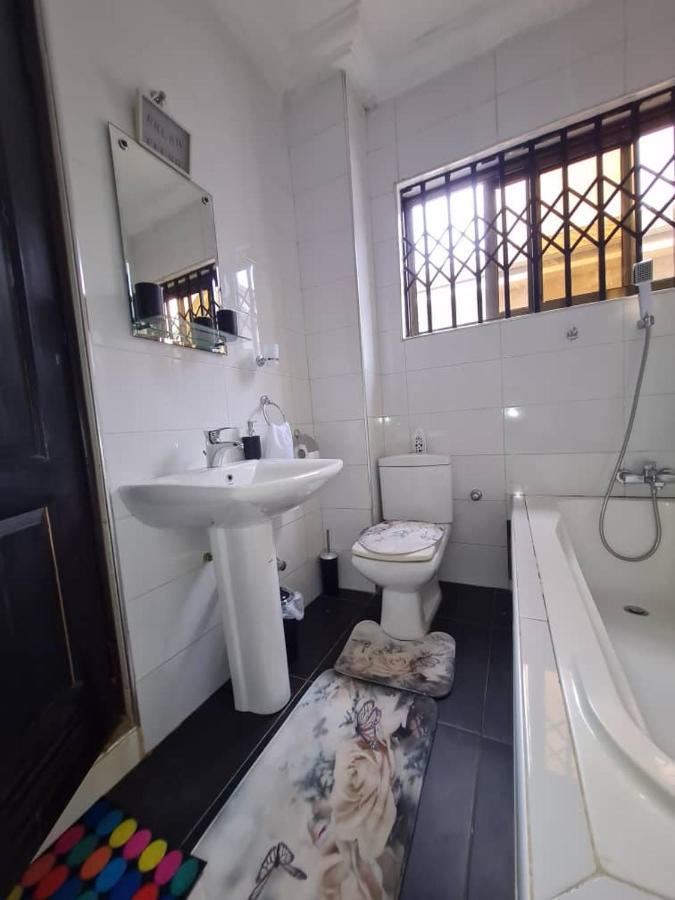 Nesta Barron -Home Away From Home North Legon 外观 照片