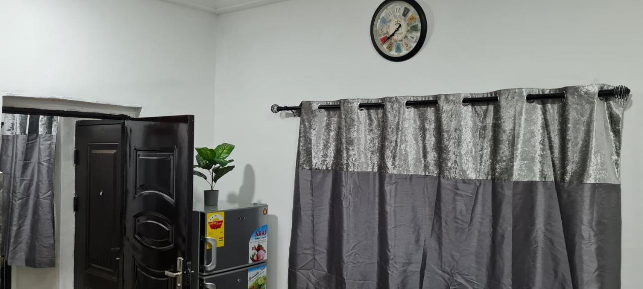 Nesta Barron -Home Away From Home North Legon 外观 照片