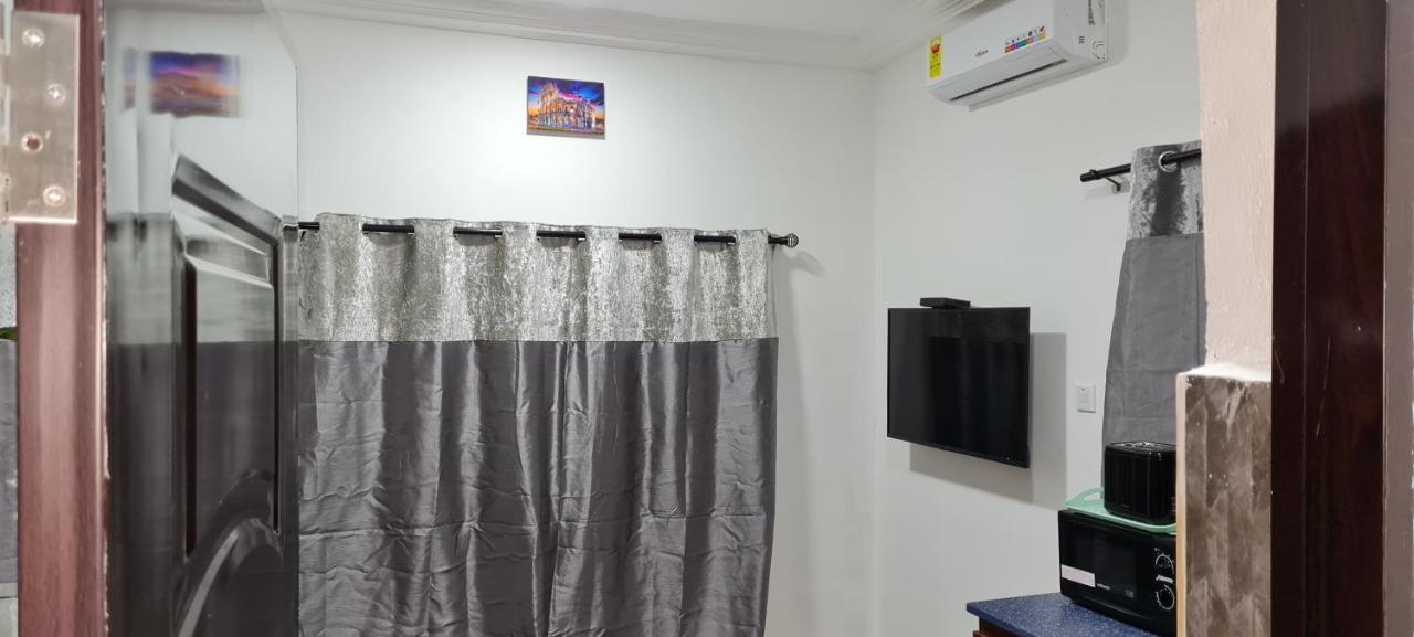 Nesta Barron -Home Away From Home North Legon 外观 照片