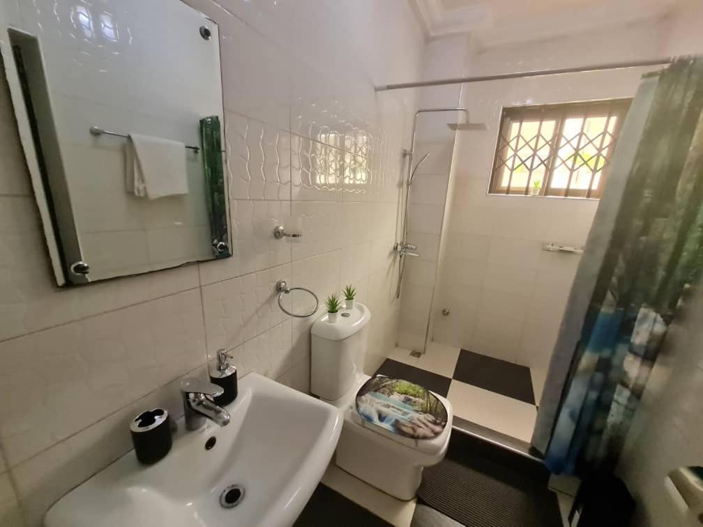 Nesta Barron -Home Away From Home North Legon 客房 照片