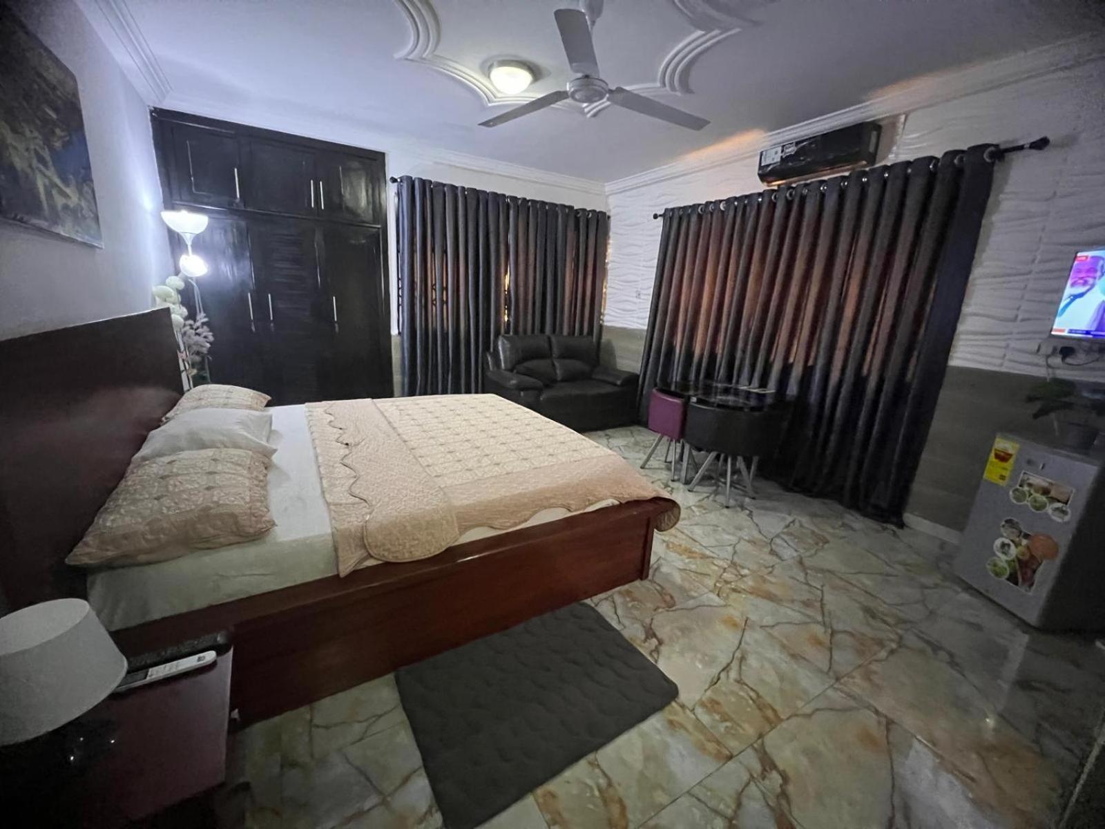 Nesta Barron -Home Away From Home North Legon 外观 照片