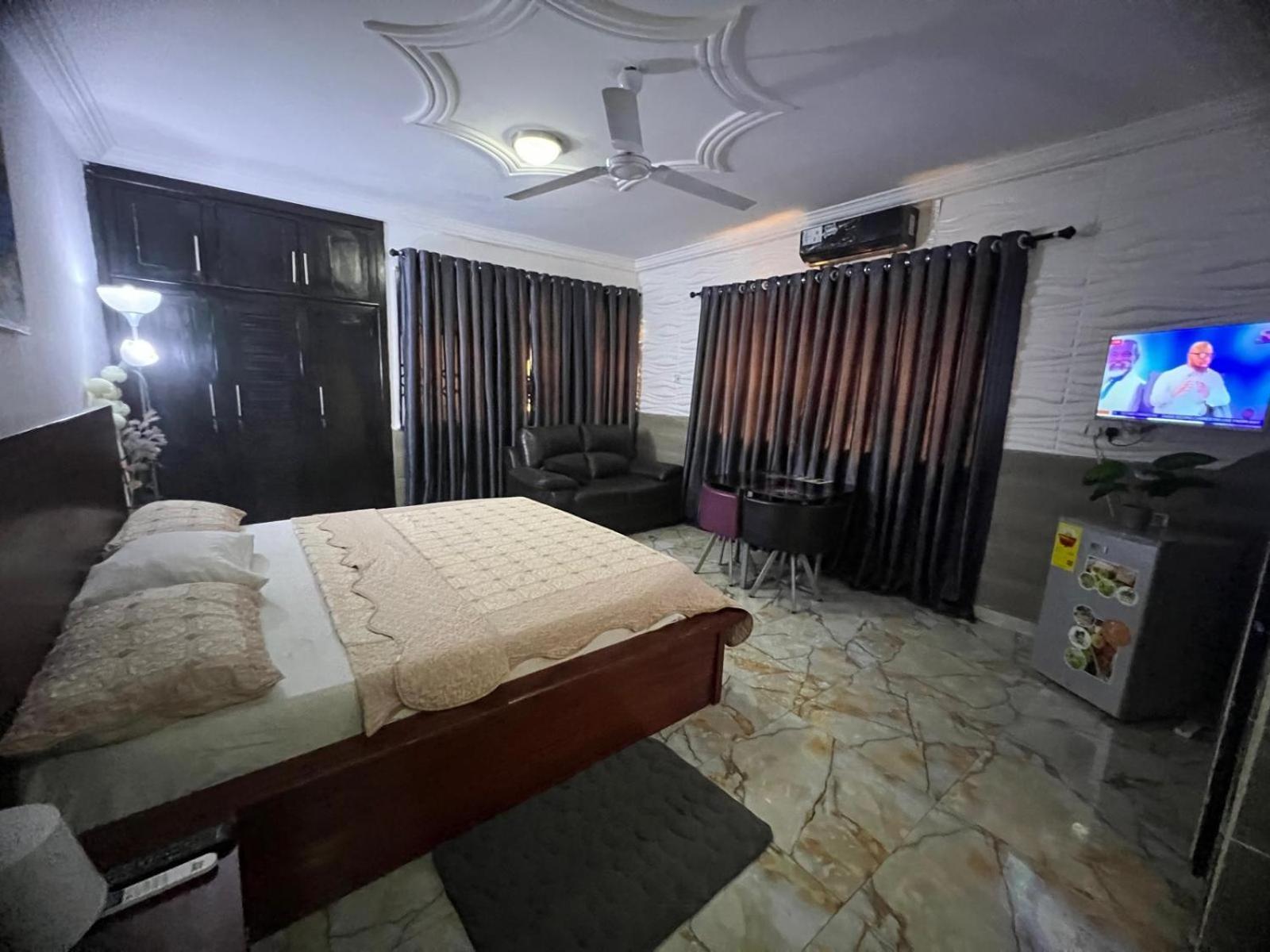Nesta Barron -Home Away From Home North Legon 外观 照片