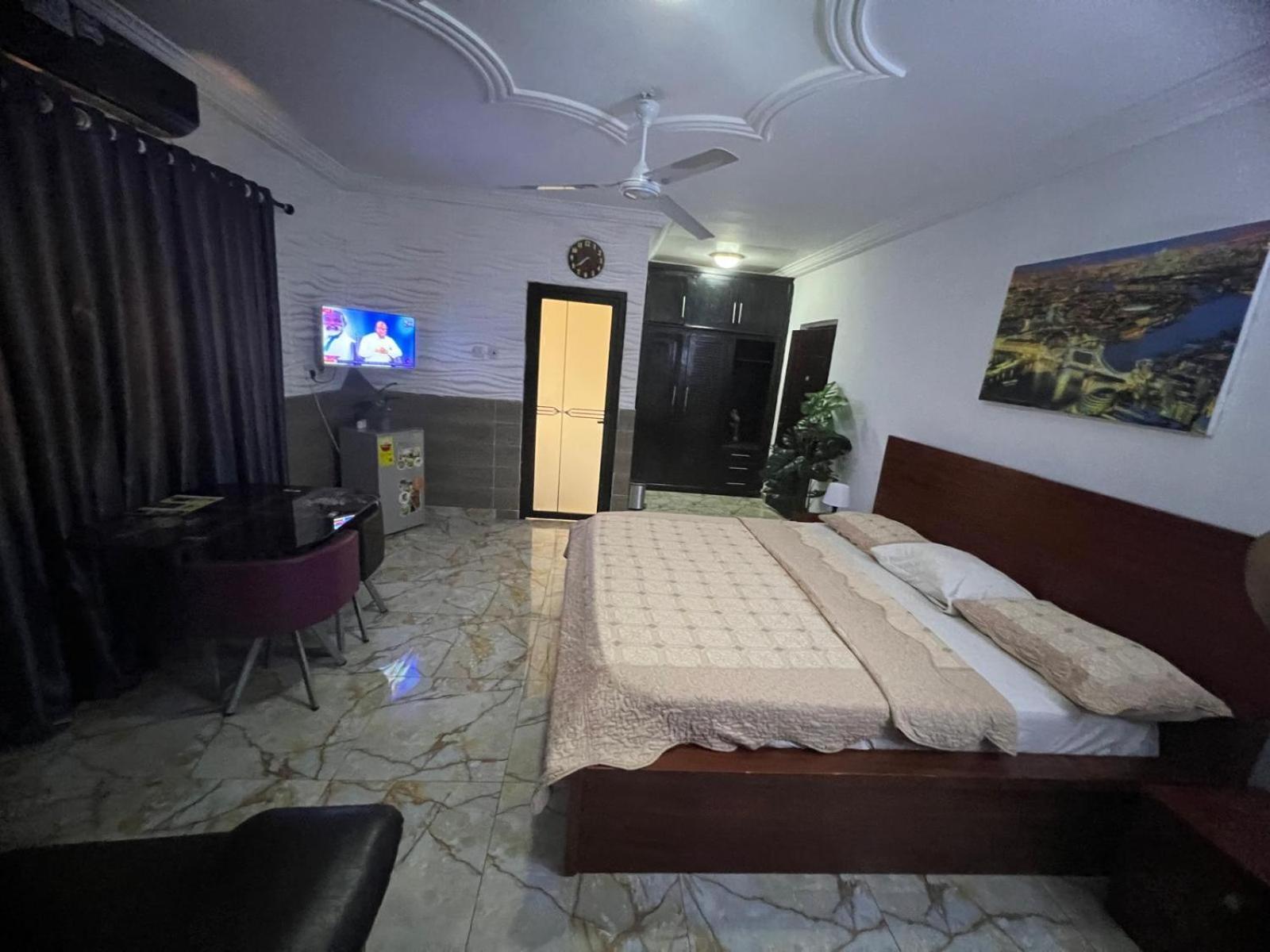 Nesta Barron -Home Away From Home North Legon 外观 照片