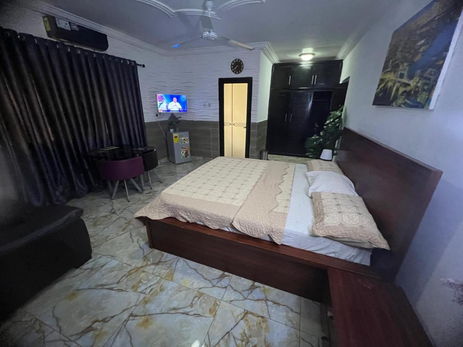 Nesta Barron -Home Away From Home North Legon 外观 照片