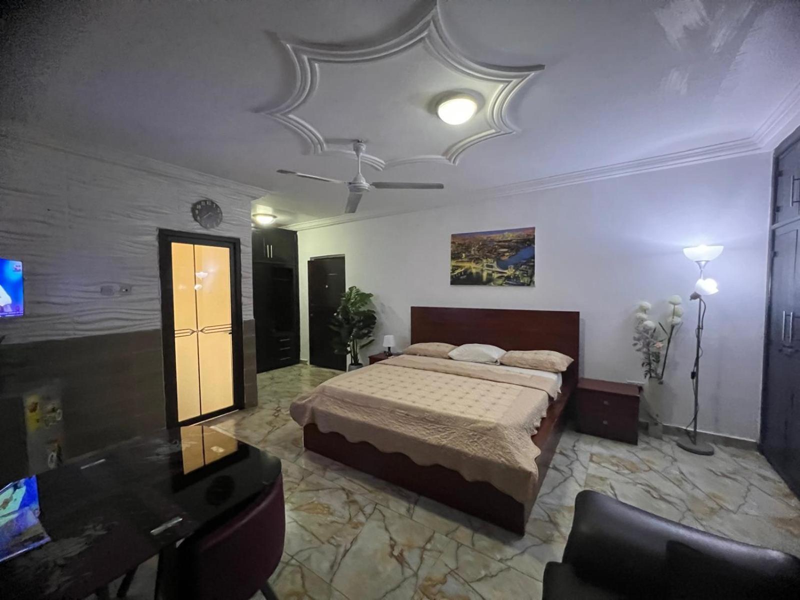 Nesta Barron -Home Away From Home North Legon 外观 照片