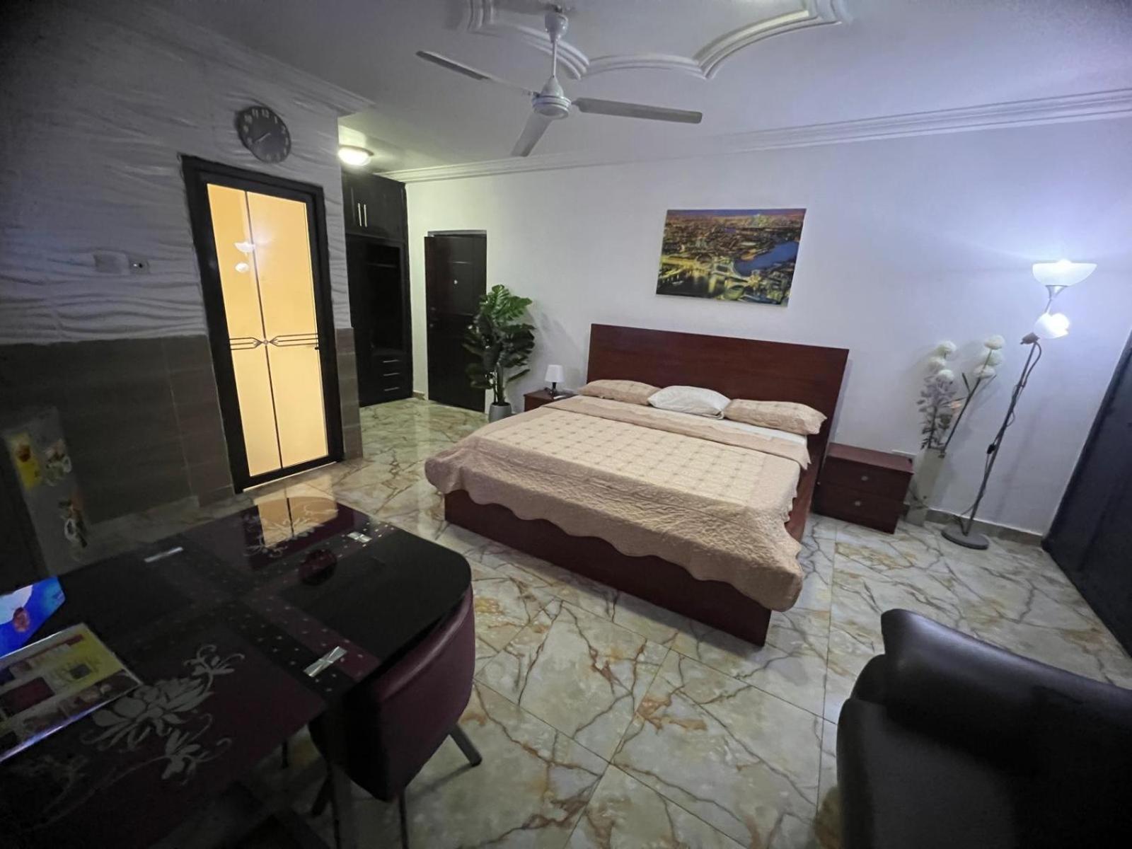 Nesta Barron -Home Away From Home North Legon 外观 照片