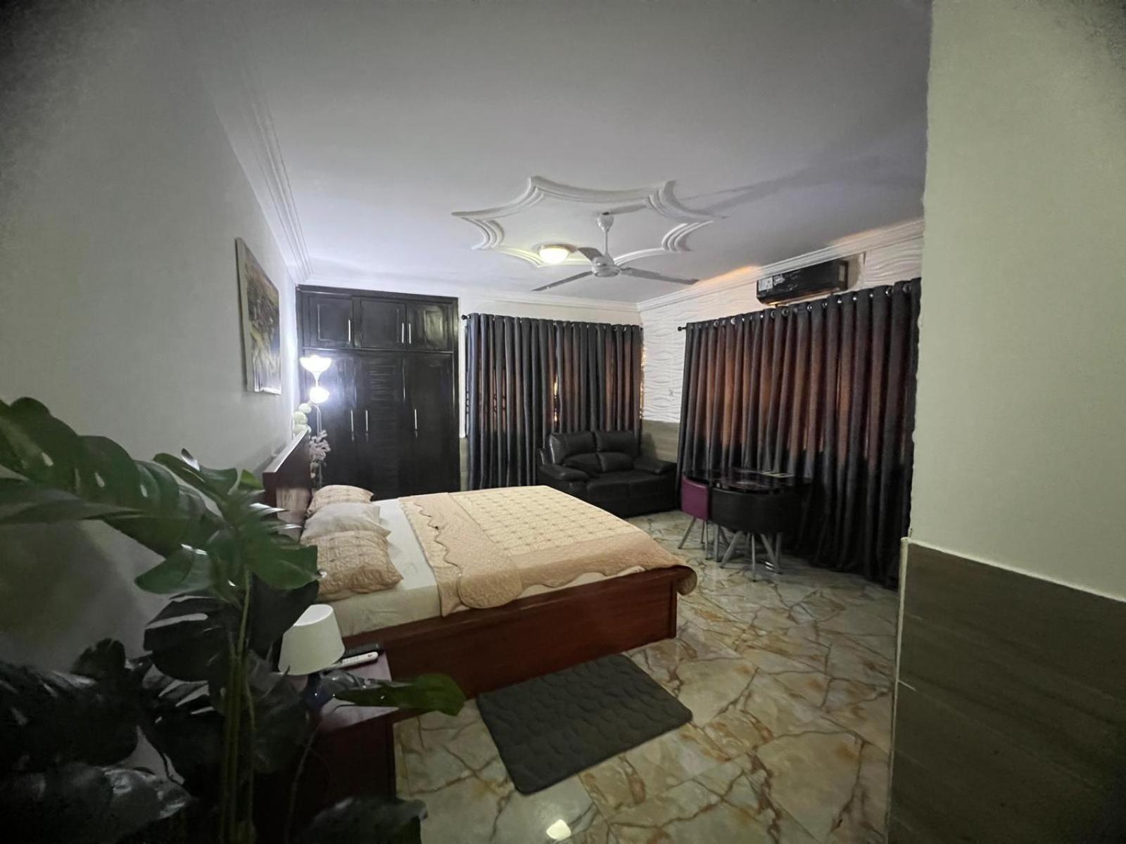 Nesta Barron -Home Away From Home North Legon 外观 照片
