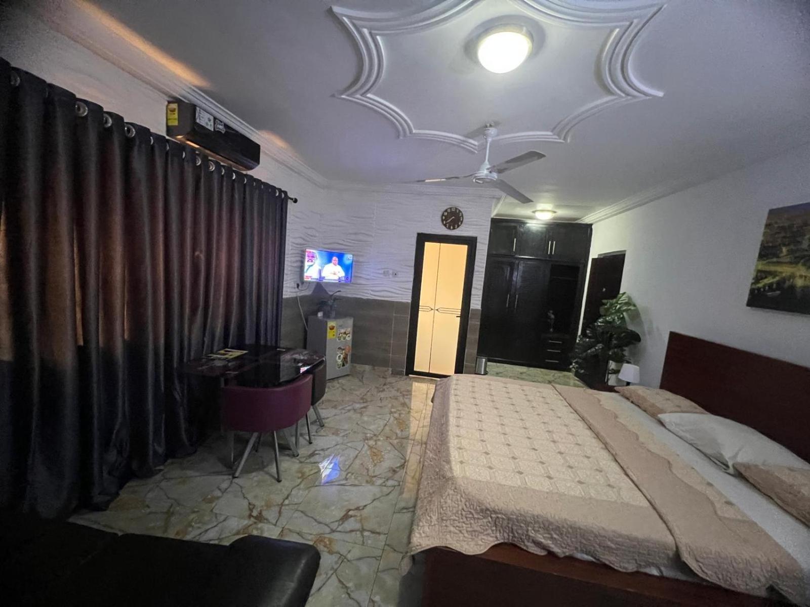 Nesta Barron -Home Away From Home North Legon 外观 照片