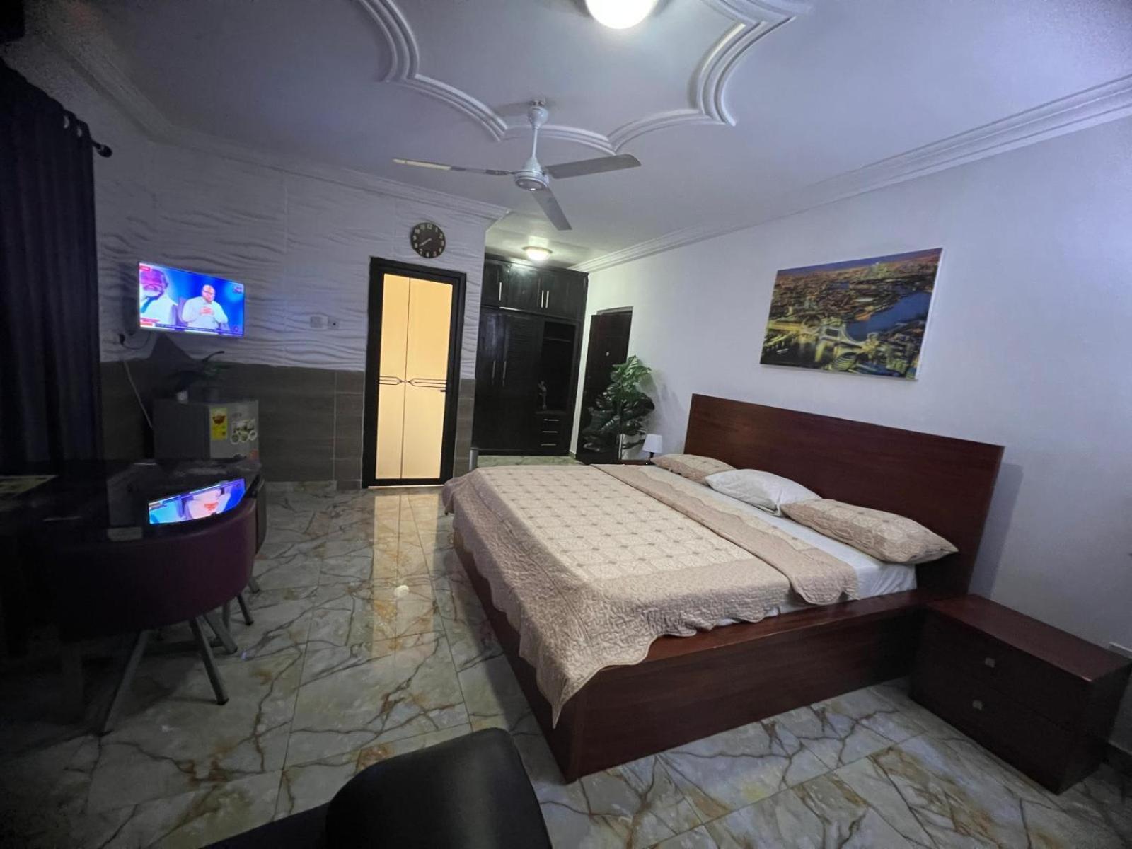 Nesta Barron -Home Away From Home North Legon 外观 照片