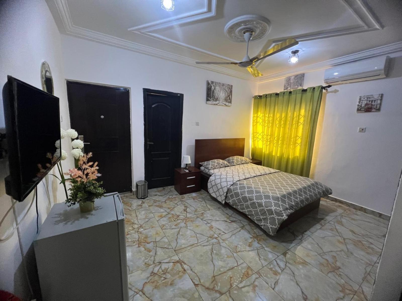 Nesta Barron -Home Away From Home North Legon 外观 照片